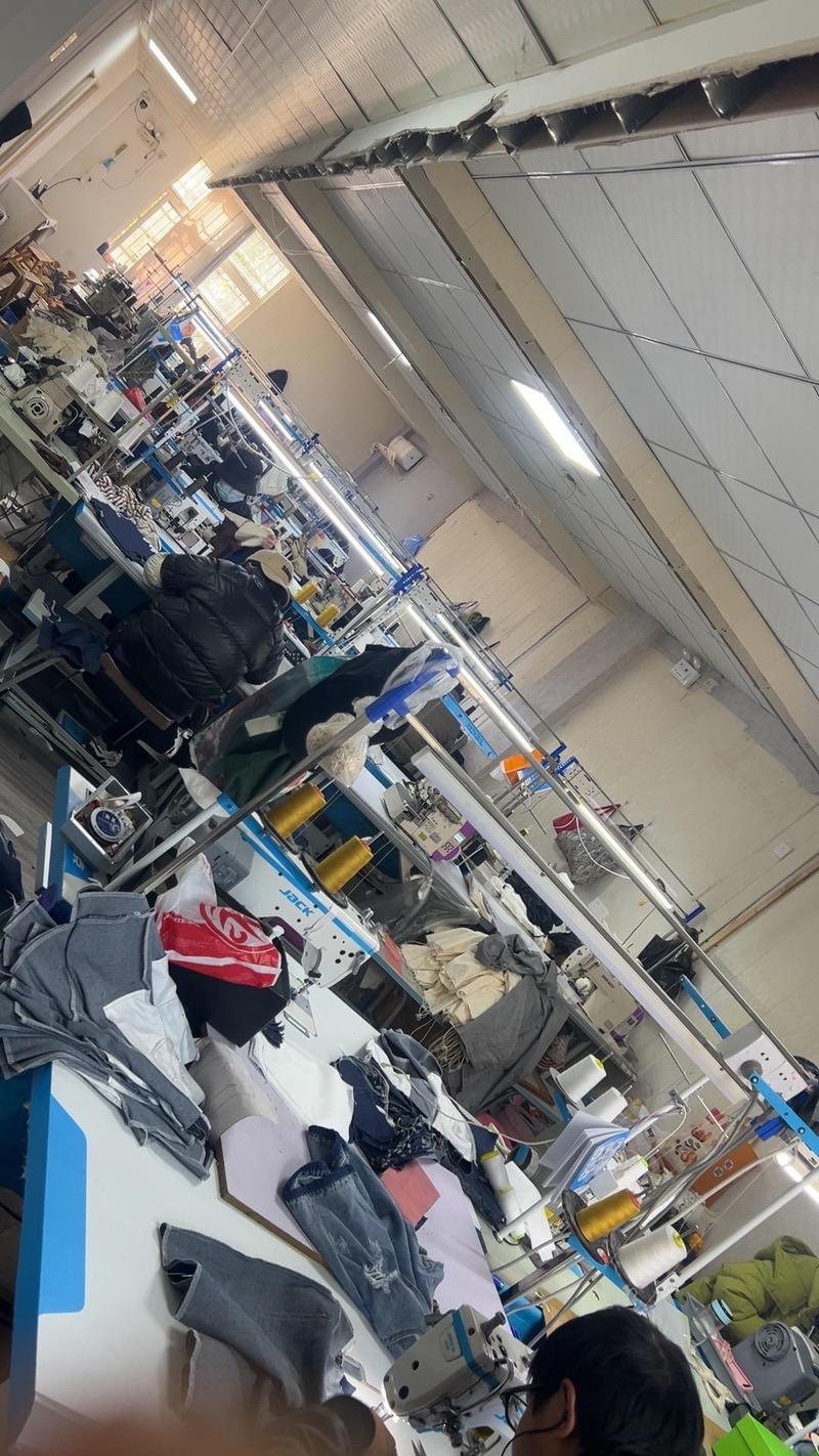 女神節(jié)快樂(lè),祝我家的女神們永遠(yuǎn)18歲,#帶你走進(jìn)服裝廠 #工廠實(shí)拍視頻