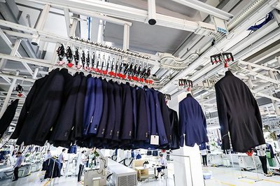 雅戈?duì)栔匦幕卣{(diào)至?xí)r尚服裝板塊,并將整合旗下旅游類資產(chǎn)